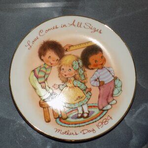 Vintage Avon Mother's day Porcelain Plate Love comes in all sizes 1984